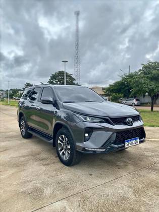 TOYOTA HILUX SW4 2.8 D-4D TURBO DIESEL SRX PLATINUM 4X4 AUTOMÁTICO